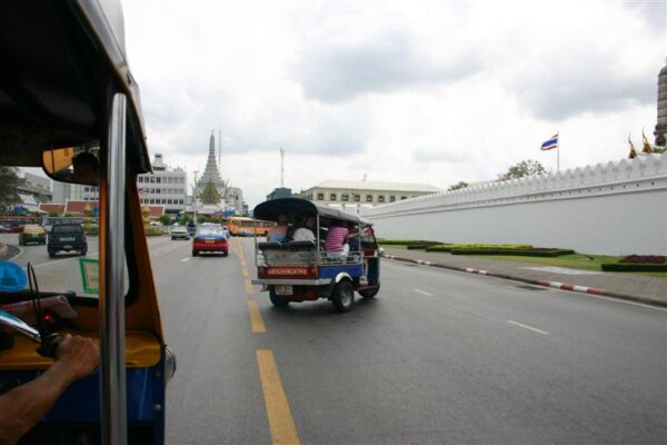 Still tuktuk to tuktuk filming